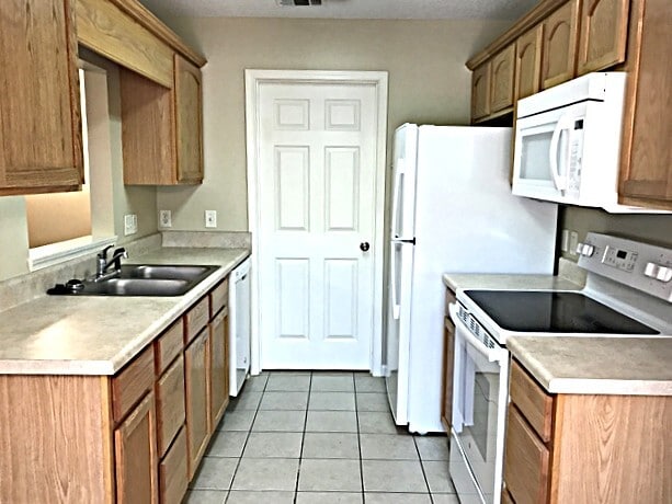 491 Laurel Hill Cir in Richmond Hill, GA - Building Photo - Building Photo