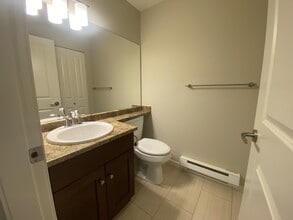 5670 Edgewater Ln in Nanaimo, BC - Building Photo - Building Photo