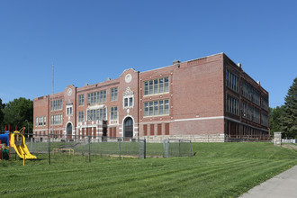 Blenheim Senior Living Apartments in Kansas City, MO - Foto de edificio - Building Photo