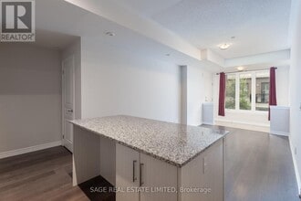 140 Long Branch Ave in Toronto, ON - Building Photo - Building Photo