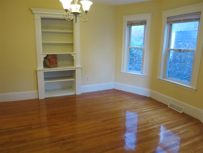 33 Lewis St in Somerville, MA - Building Photo - Building Photo