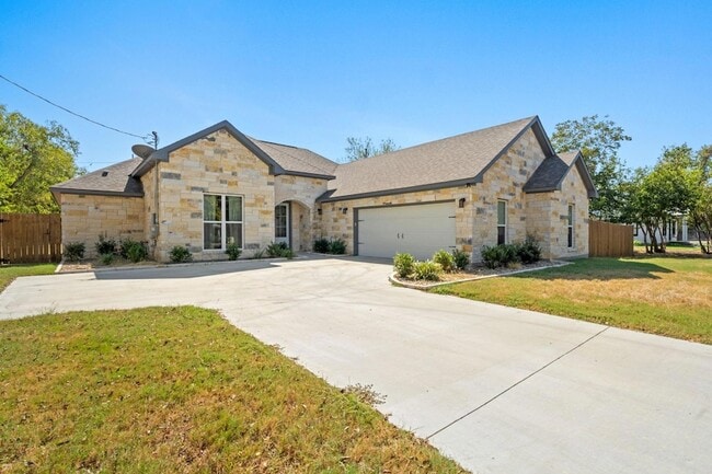 503 E 2nd St in Elgin, TX - Building Photo - Building Photo