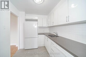 6200 Bathurst St in Toronto, ON - Building Photo - Building Photo