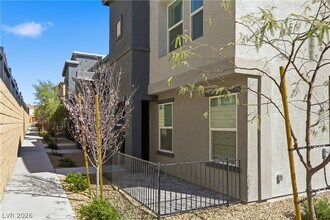 6913 Stafford Hl St in Las Vegas, NV - Building Photo - Building Photo