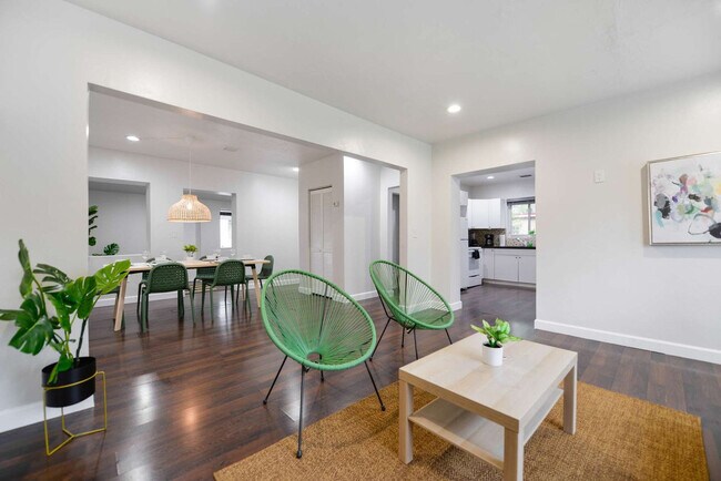 6715 NE Miami Pl in Miami, FL - Building Photo - Building Photo