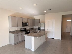 17534 Crescent Moon Lp in Bradenton, FL - Building Photo - Building Photo