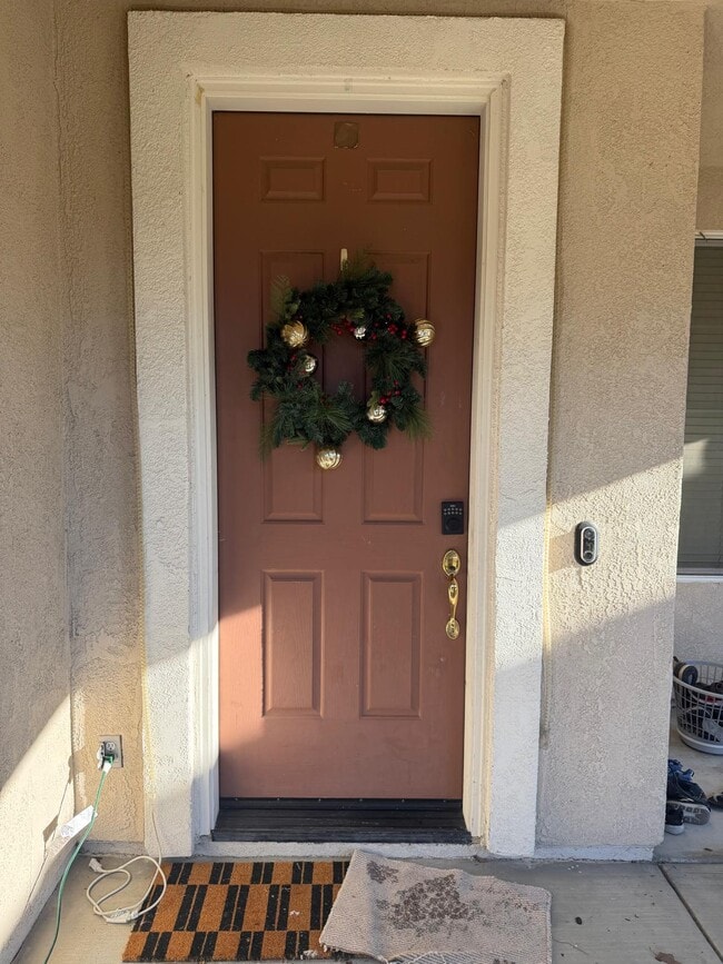 1084 Huntly Dr in Folsom, CA - Building Photo - Building Photo