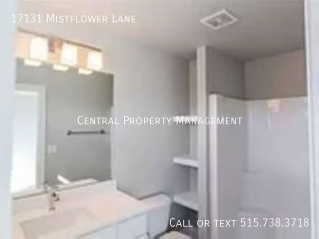 17131 Mistflower Ln in Urbandale, IA - Building Photo - Building Photo