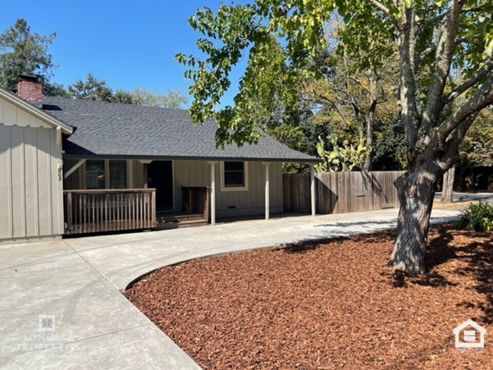 807-807 Center St in Sonoma, CA - Foto de edificio