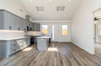 6402 Kenwater Pl in West Hills, CA - Building Photo - Building Photo