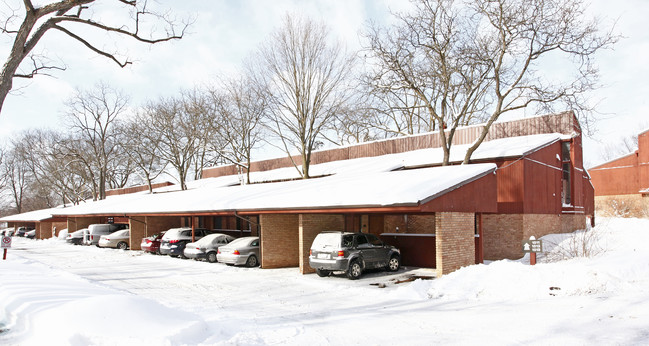 Independence Condos in Ann Arbor, MI - Foto de edificio - Building Photo