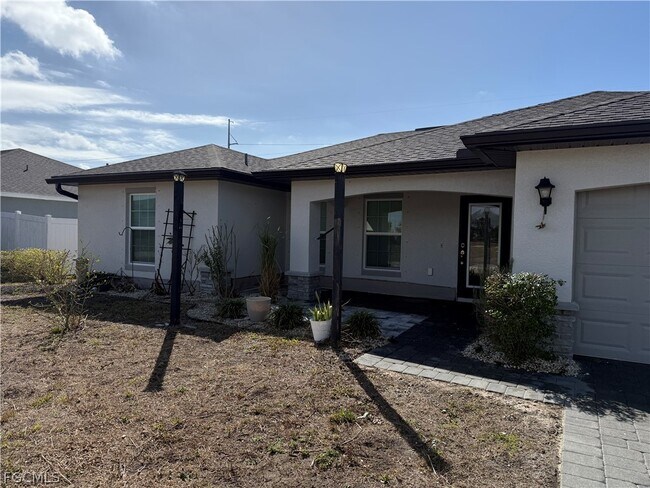 910 NW 8th Terrace in Cape Coral, FL - Building Photo - Building Photo