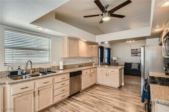 2114 Akamine Ave in North Las Vegas, NV - Foto de edificio - Building Photo