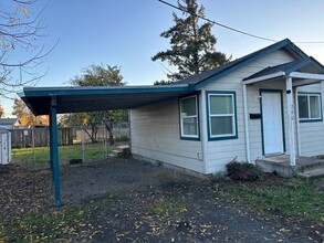 290 19th St in Springfield, OR - Building Photo - Building Photo