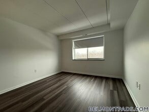 55 Hill Rd, Unit 212 in Belmont, MA - Foto de edificio - Building Photo