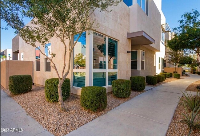 9001 E San Victor Dr in Scottsdale, AZ - Building Photo - Building Photo