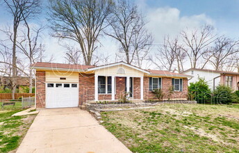 1942 Redwood Dr in Arnold, MO - Foto de edificio - Building Photo