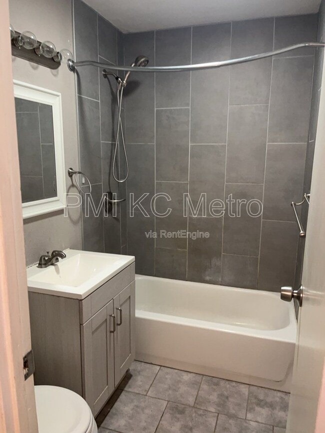 8304 E 110 Terrace in Kansas City, MO - Building Photo - Building Photo