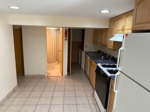 284 Semton Blvd, Unit Lower level in Franklin Square, NY - Foto de edificio - Building Photo
