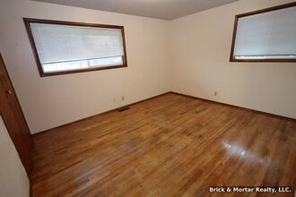 1240 Western Ave in Stayton, OR - Building Photo - Building Photo