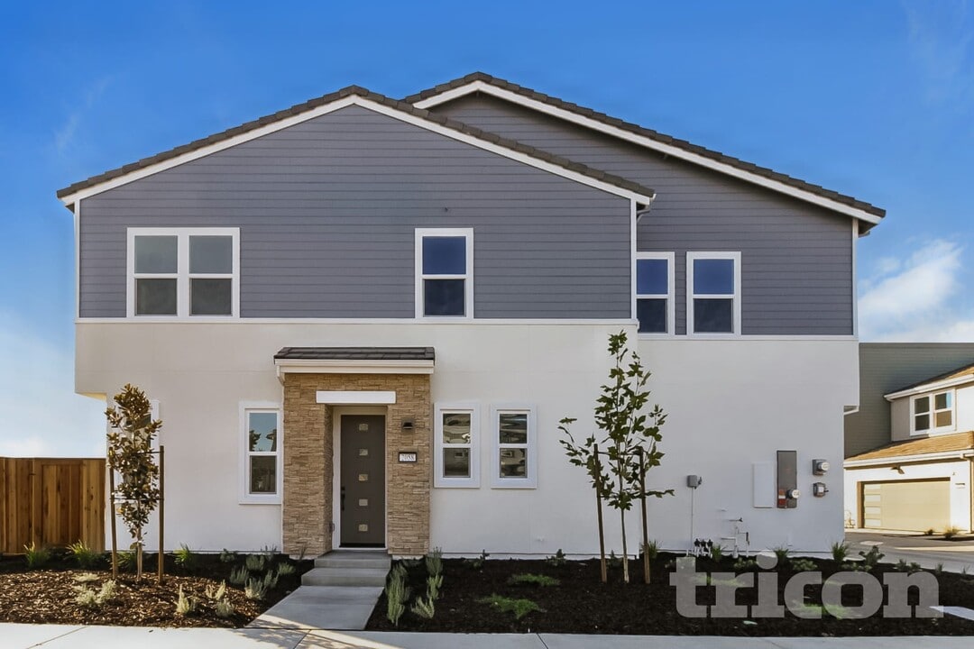 2058 Delta Vw Ave in Sacramento, CA - Building Photo