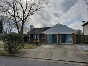 3001 Glastonbury Dr in Virginia Beach, VA - Foto de edificio - Building Photo