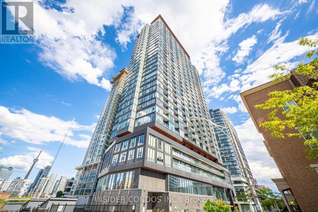 19-2119 Western Battery Rd in Toronto, ON - Building Photo