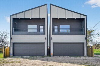 4117 Yale St in Houston, TX - Building Photo - Building Photo