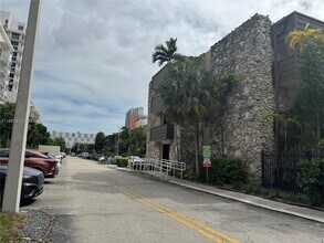 8315 SW 72nd Ave in Miami, FL - Building Photo - Building Photo