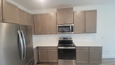 7580 Discovery Pt Dr NW in Huntsville, AL - Building Photo - Building Photo