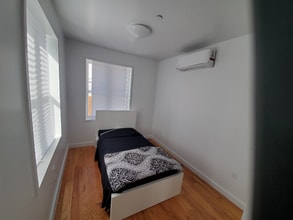 1 Crosby Ave, Unit Apt 2 in Brooklyn, NY - Foto de edificio - Building Photo