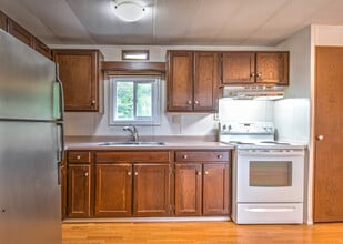 7571 Baker Hogg Rd in Vernon, BC - Building Photo - Building Photo