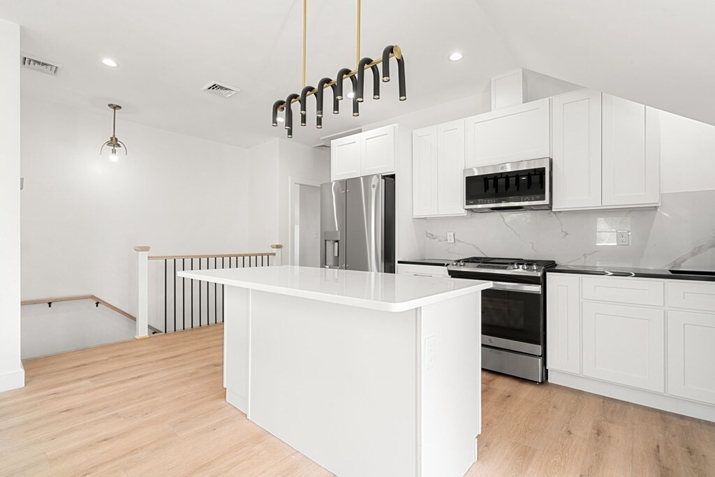 30 Howland St in Boston, MA - Building Photo
