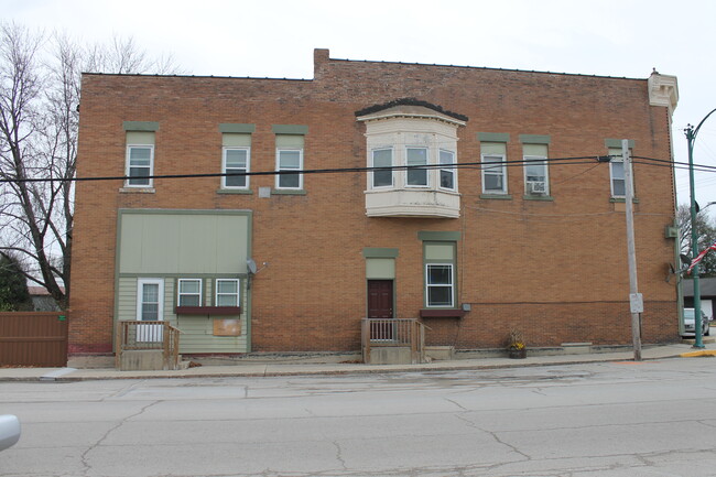 100 Railroad in Leland, IL - Building Photo - Building Photo