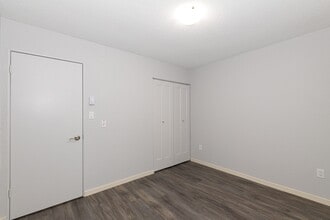 1110 Queens Ave in Victoria, BC - Building Photo - Building Photo