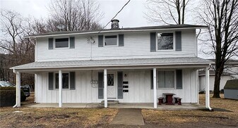 116 W High St in Painted Post, NY - Building Photo