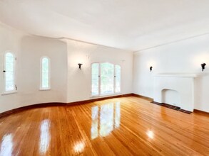 366 N Sierra Bonita Ave in Los Angeles, CA - Building Photo - Building Photo
