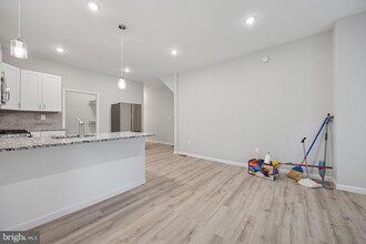 5213 Spruce St, Unit A in Philadelphia, PA - Building Photo - Building Photo