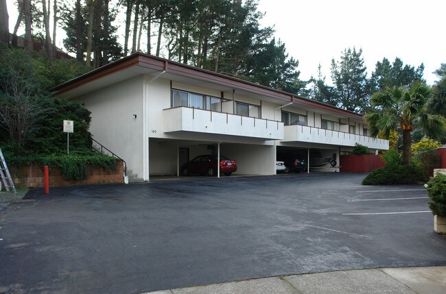 140 Eastburn Ct in San Bruno, CA - Foto de edificio - Building Photo