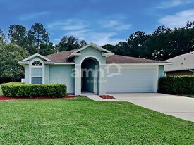 220 Southlake Dr in St. Augustine, FL - Building Photo