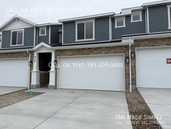 property at 978 W Broadleaf Dr
