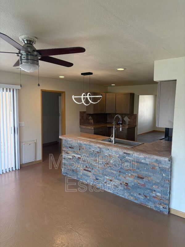 4027 E Windrose Dr in Phoenix, AZ - Building Photo - Building Photo