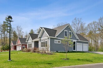 2 Lodge Dr in Saco, ME - Building Photo - Building Photo