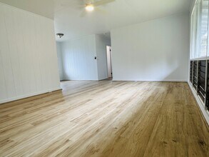 1816 Kaikunane Loop, Unit A in Honolulu, HI - Foto de edificio - Building Photo