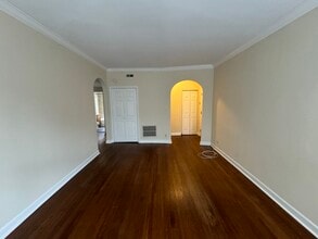 2440 N Hamlin Ave, Unit 2B in Chicago, IL - Foto de edificio - Building Photo
