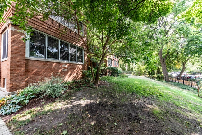 property at 4625 N Dover St