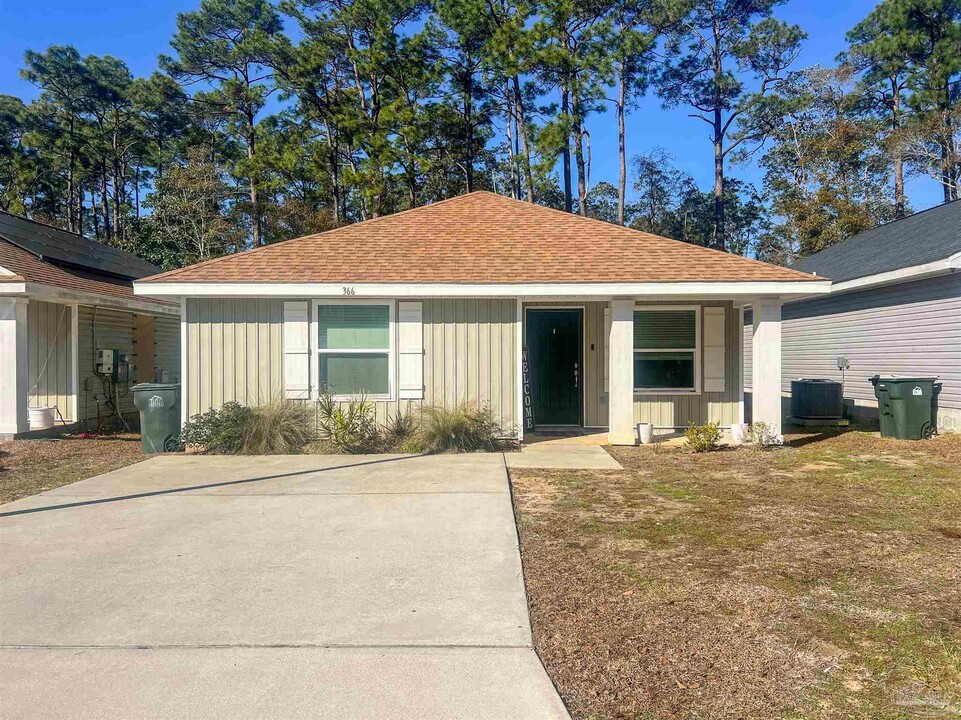 366 Cardinal Cove Ct in Pensacola, FL - Building Photo