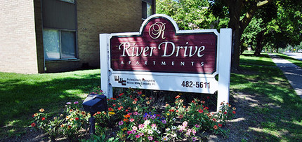 RIVER DRIVE APARTMENTS in Ypsilanti, MI - Foto de edificio - Building Photo