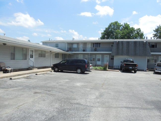 Lexington Apartments in Springfield, MO - Foto de edificio - Building Photo