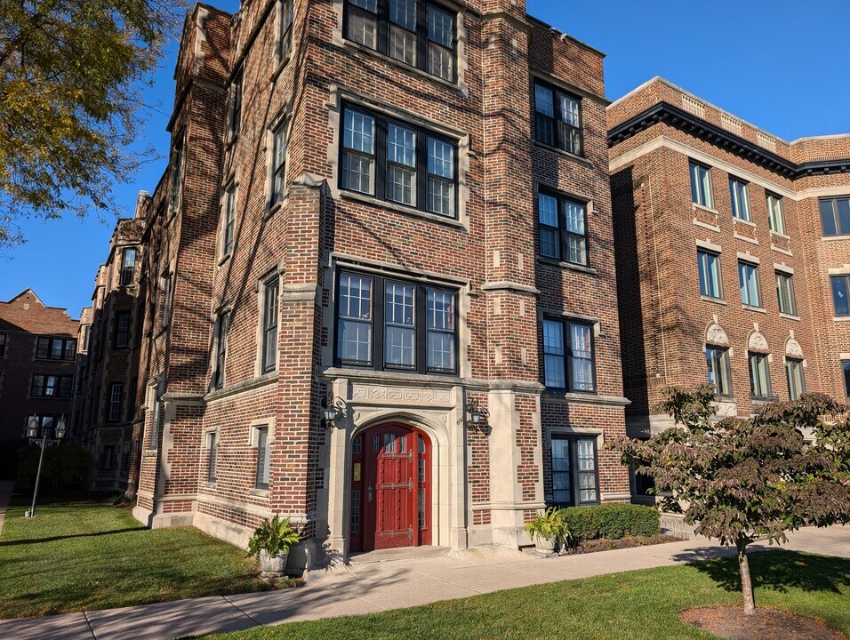 602 Sheridan Sq in Evanston, IL - Building Photo